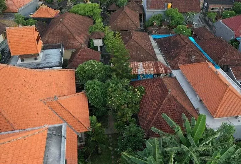 هتل Pande Homestay