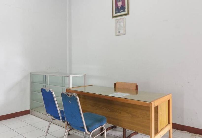 Pension Koolkost Syariah Near Ayani Mega Mall Pontianak