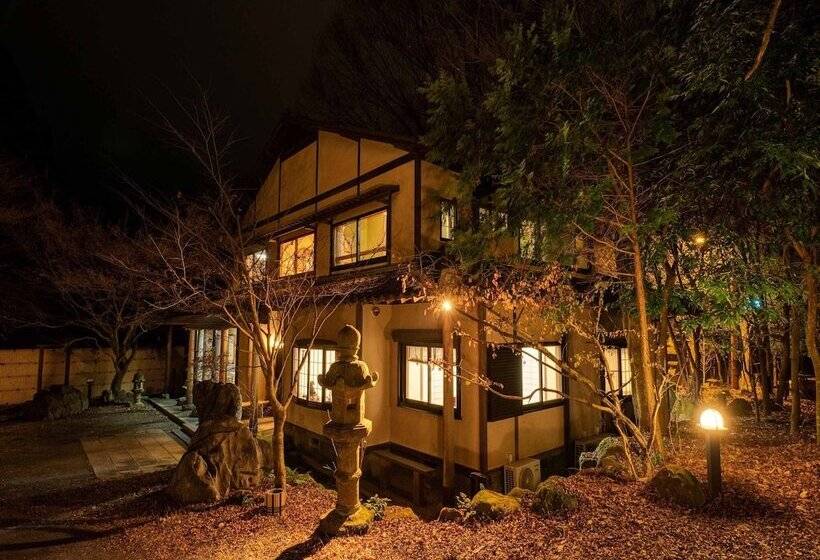 ריוקאן Yufuin Kinrinko Kadan