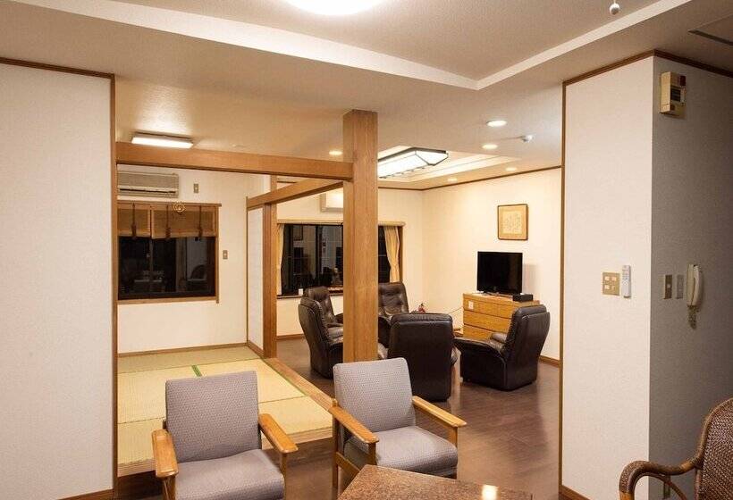 ריוקאן Yufuin Kinrinko Kadan