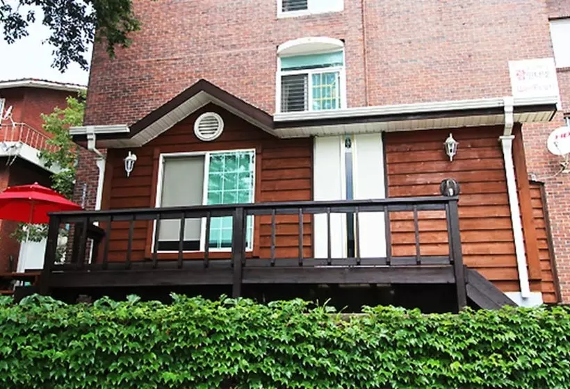 هاستل The Red House