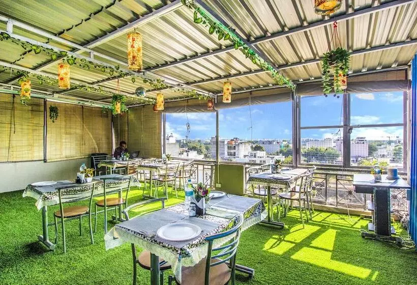 Fabhotel Trivana