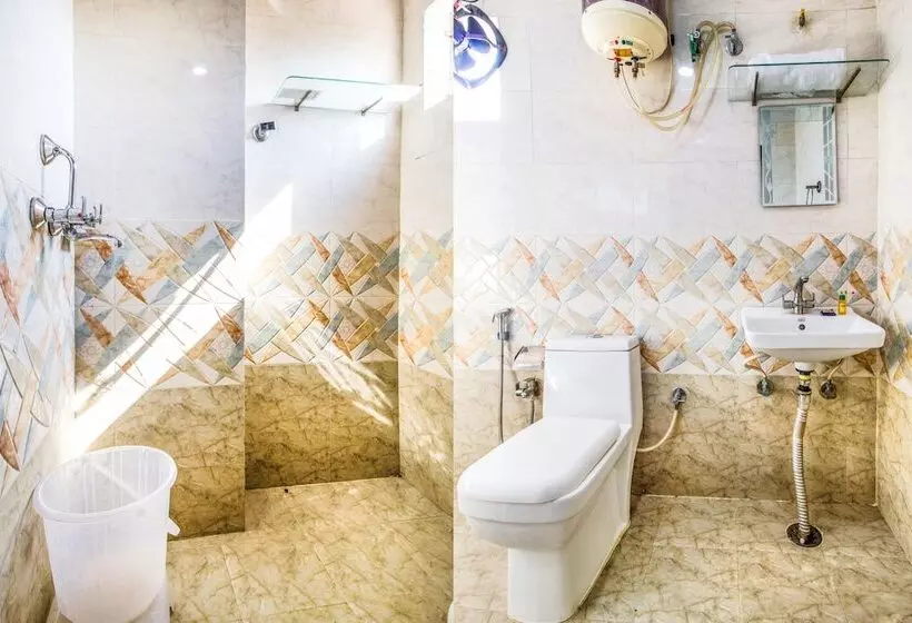 Fabhotel Trivana