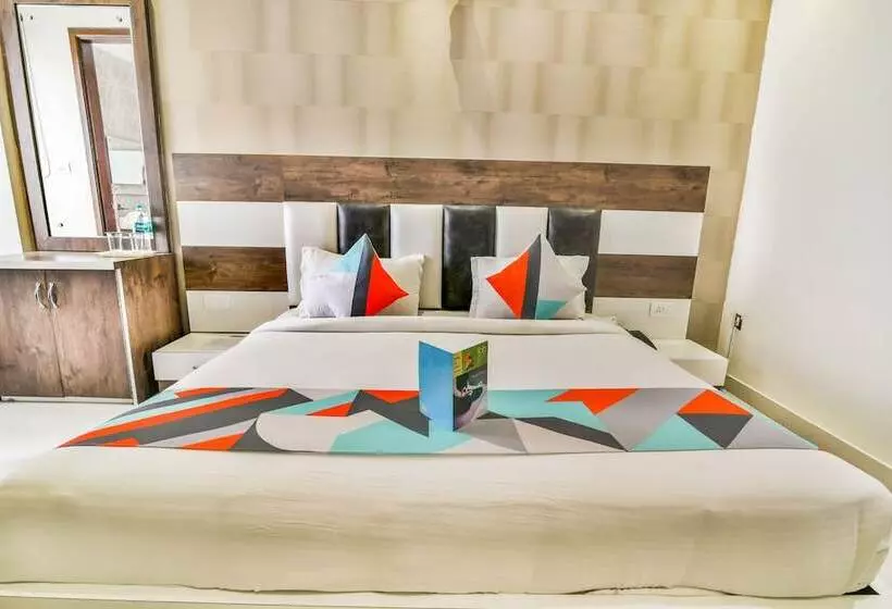 Hotelli Fabexpress Behl Regency