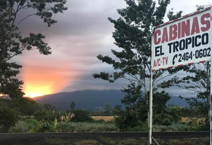 ホテル Cabinas El Tropico