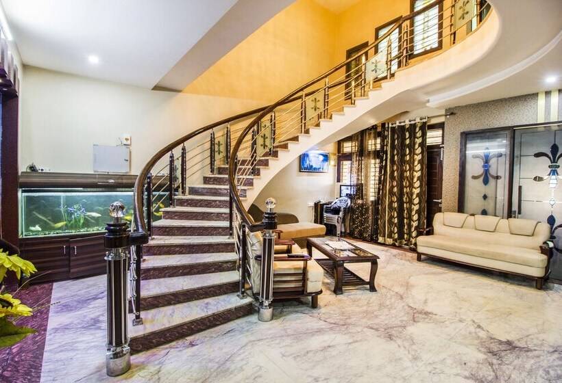 هتل Fabexpress Queen Palace