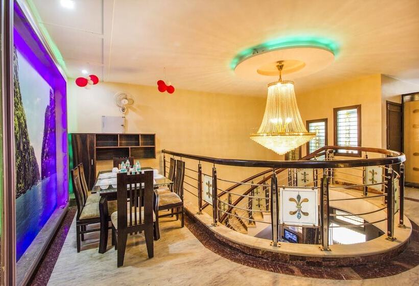 هتل Fabexpress Queen Palace