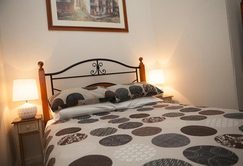 فندق Jack Duggans Irish Pub