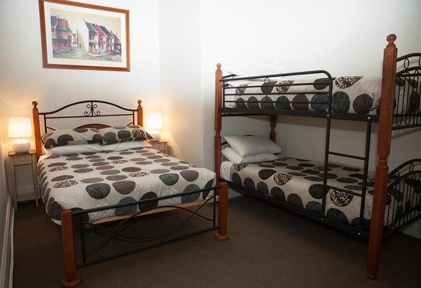 فندق Jack Duggans Irish Pub