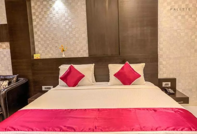 Hotelli Pioneer Grand Palace