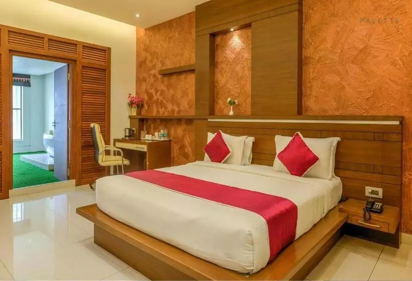 Hotelli Pioneer Grand Palace