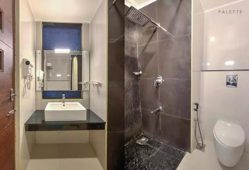 Hotelli Pioneer Grand Palace