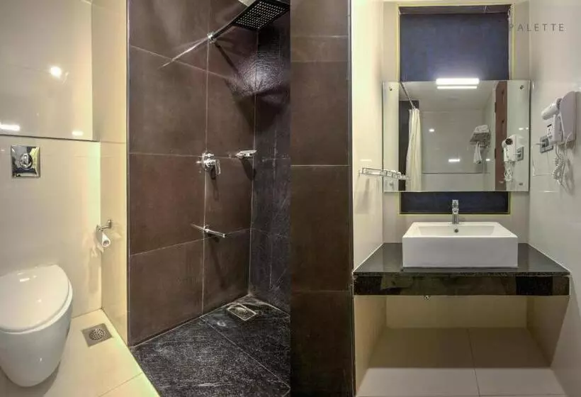 Hotelli Pioneer Grand Palace