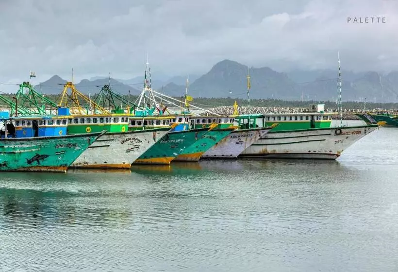 Hotelli Pioneer Grand Palace