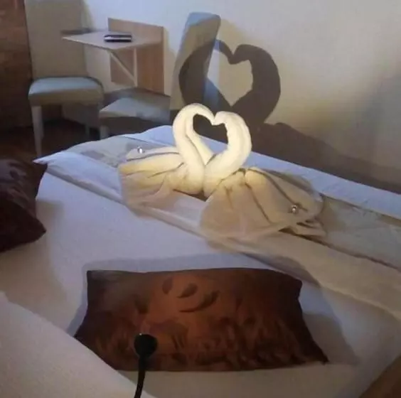 Majatalo Guesthouse Bed 4 You