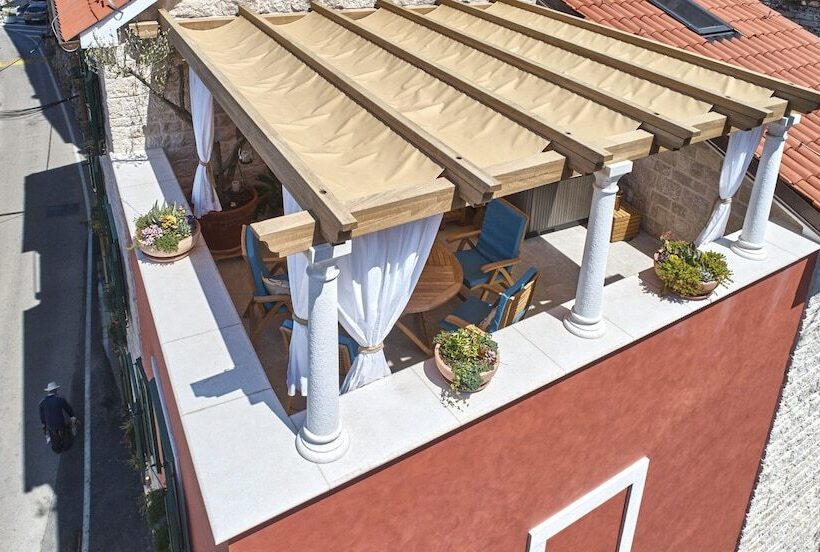 پانسیون Villa Pergola