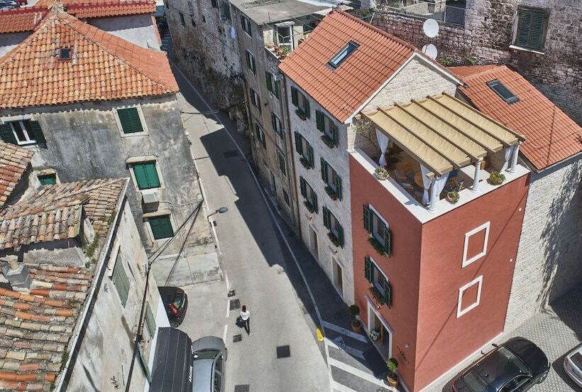 پانسیون Villa Pergola