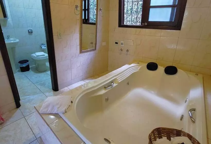 ホテル Chalés Leopoldo Em Monte Verde