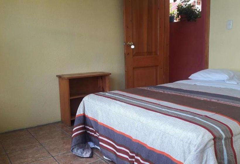 هتل Hospedaje D' Reyes