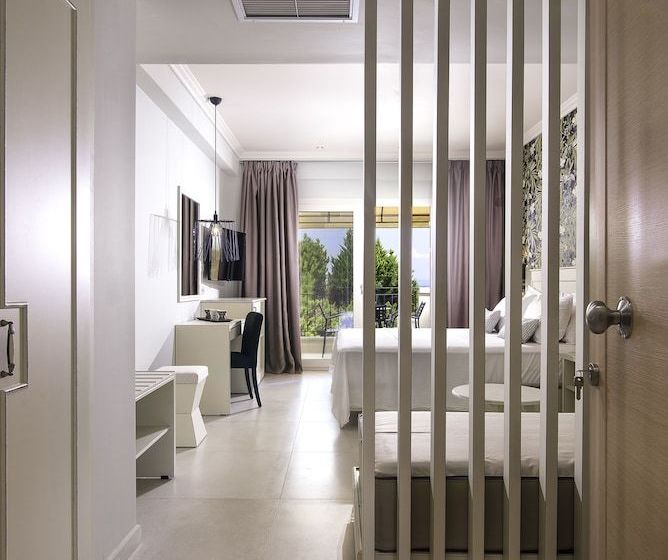 ホテル Neikos Mediterraneo Luxury Suites