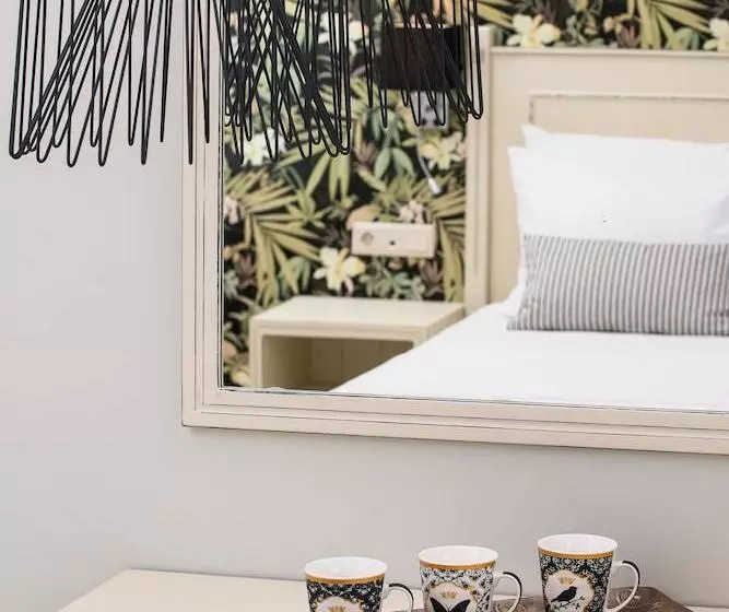 Hotelli Neikos Mediterraneo Luxury Suites