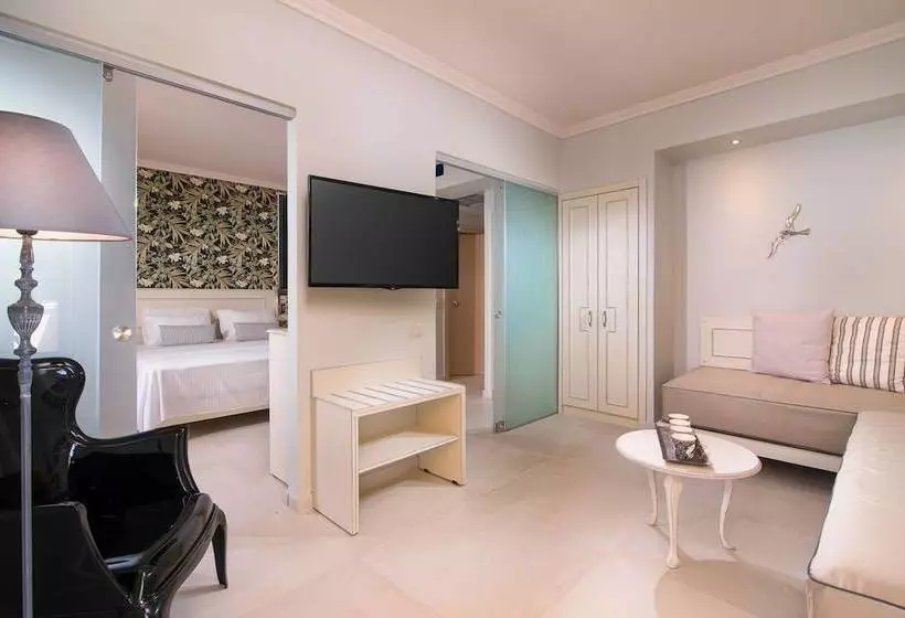 Hotelli Neikos Mediterraneo Luxury Suites