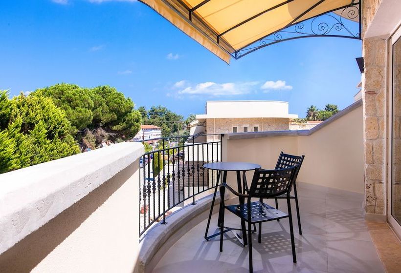 ホテル Neikos Mediterraneo Luxury Suites