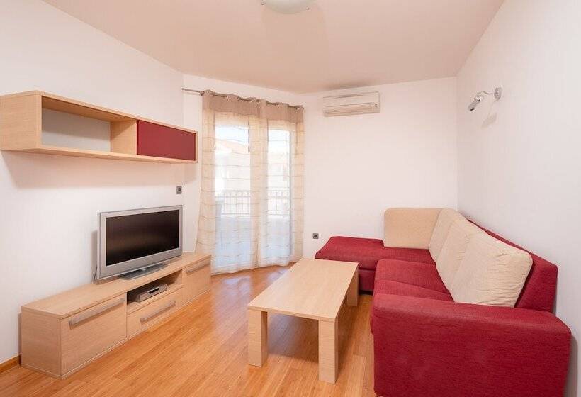 酒店 Villa Tucepi Apartments