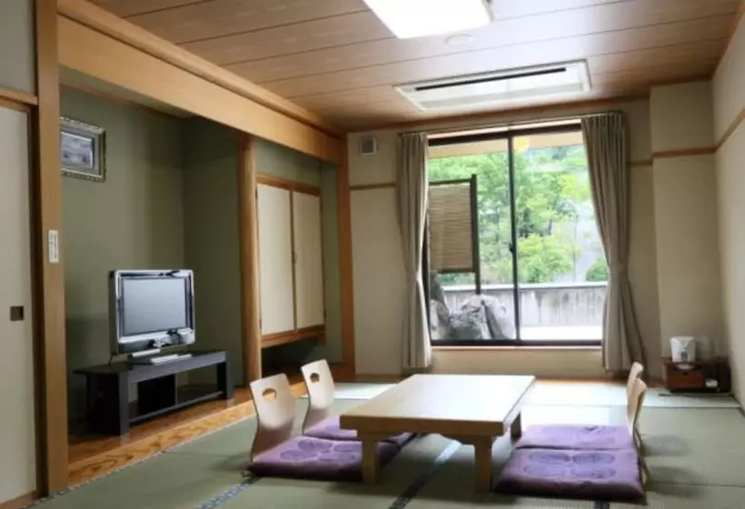 旅館 Ishiuchi Yungparunas
