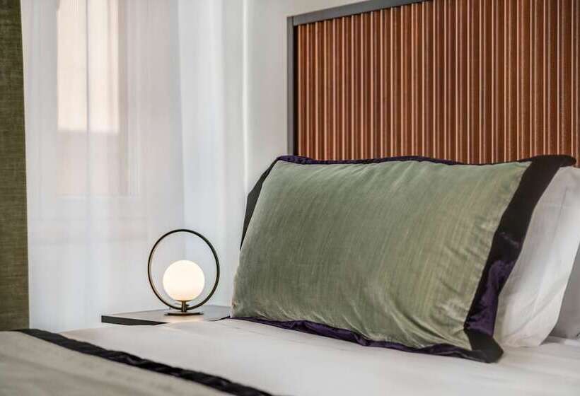 تختخواب و صبحانه Adrianus