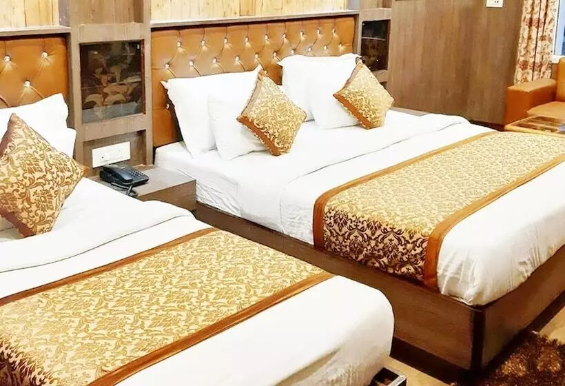 هتل Chintpurni Guest House
