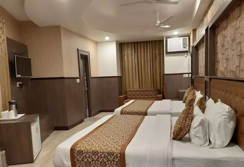 هتل Chintpurni Guest House