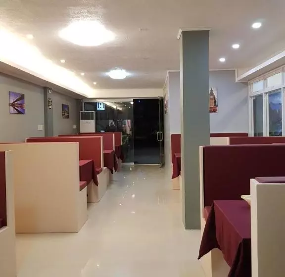 هتل Oceanlodge Tourist Inn