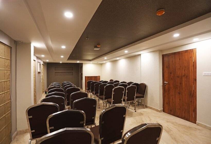 هتل Pikus Inn By Oyo Rooms