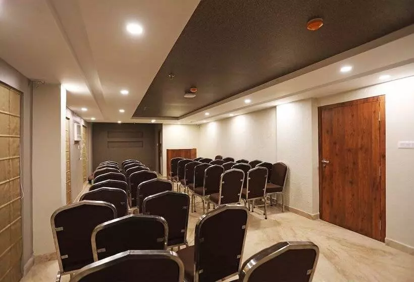 Hotelli Pikus Inn By Oyo Rooms