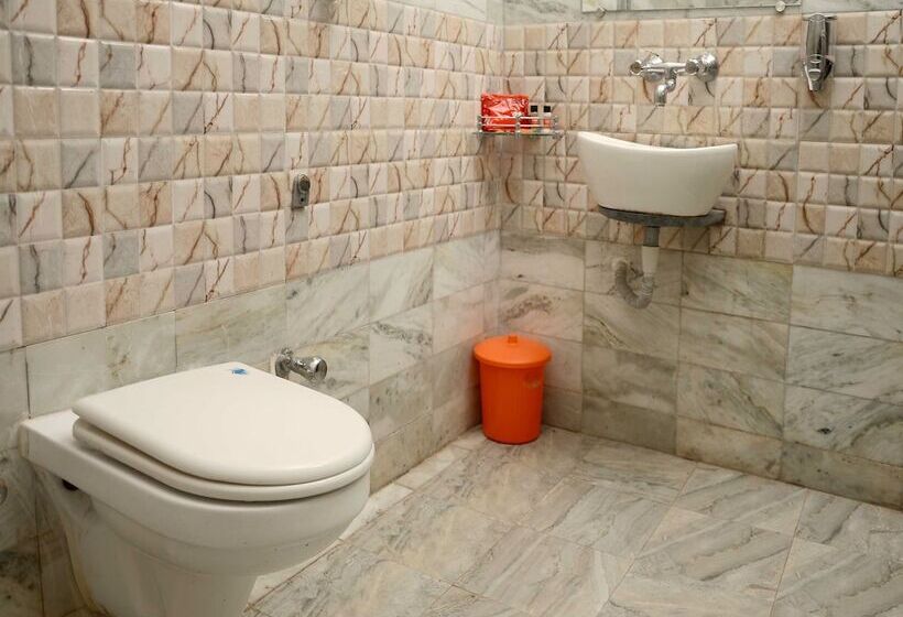 Hotel R Continental By Oyo Rooms