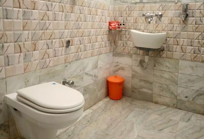 Hotelli R Continental By Oyo Rooms