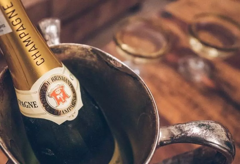 Hotelli The Palace At Osowa Sien