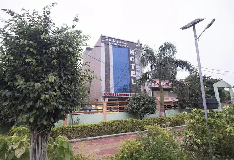 ホテル Sudharsan Residency