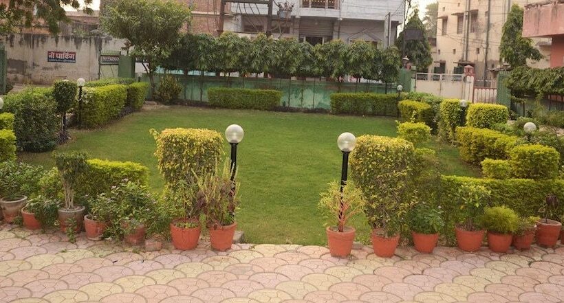 בית מלון כפרי Varanasi Palace