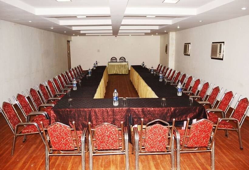 בית מלון כפרי Varanasi Palace