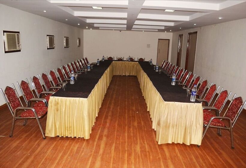 בית מלון כפרי Varanasi Palace