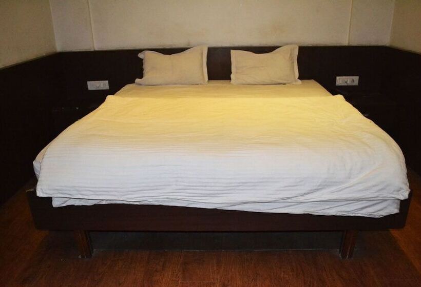 בית מלון כפרי Varanasi Palace