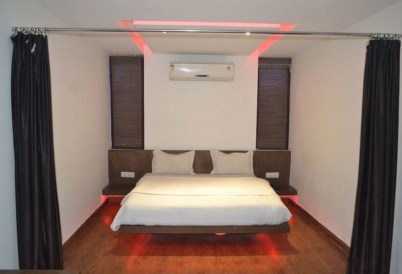 בית מלון כפרי Varanasi Palace