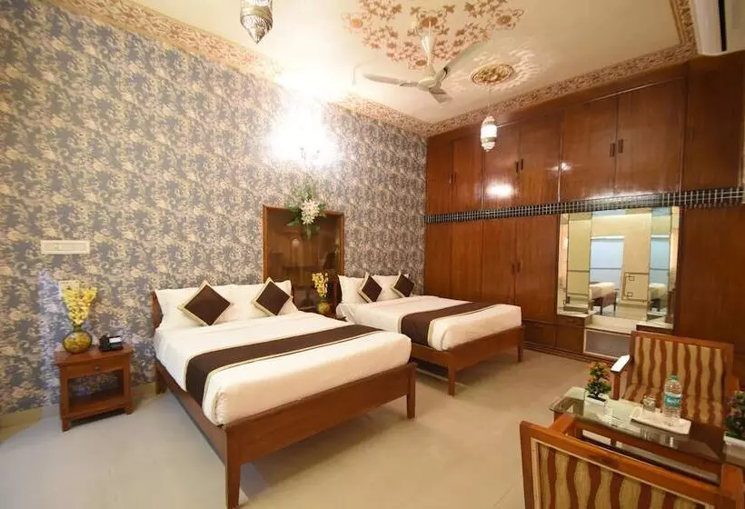 هتل Virasat Mahal Heritage