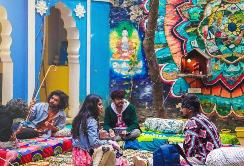 Vandrarhem Hide In Pushkar