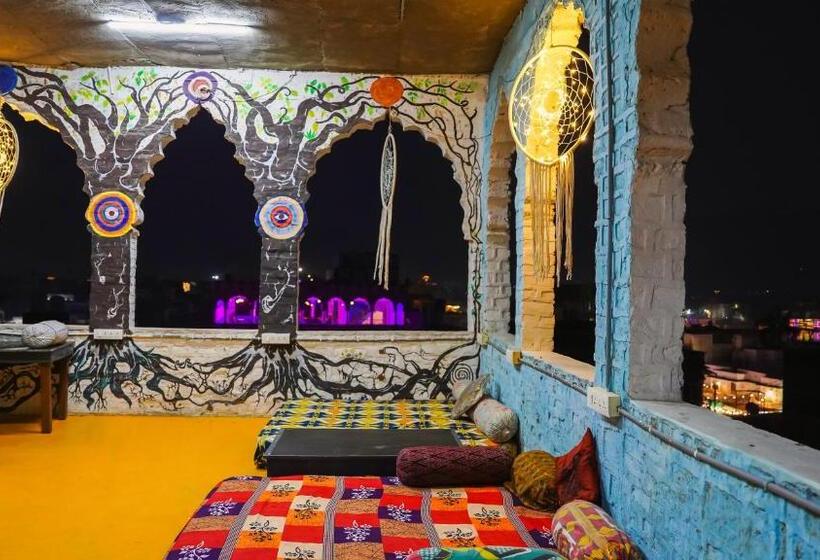 Vandrarhem Hide In Pushkar