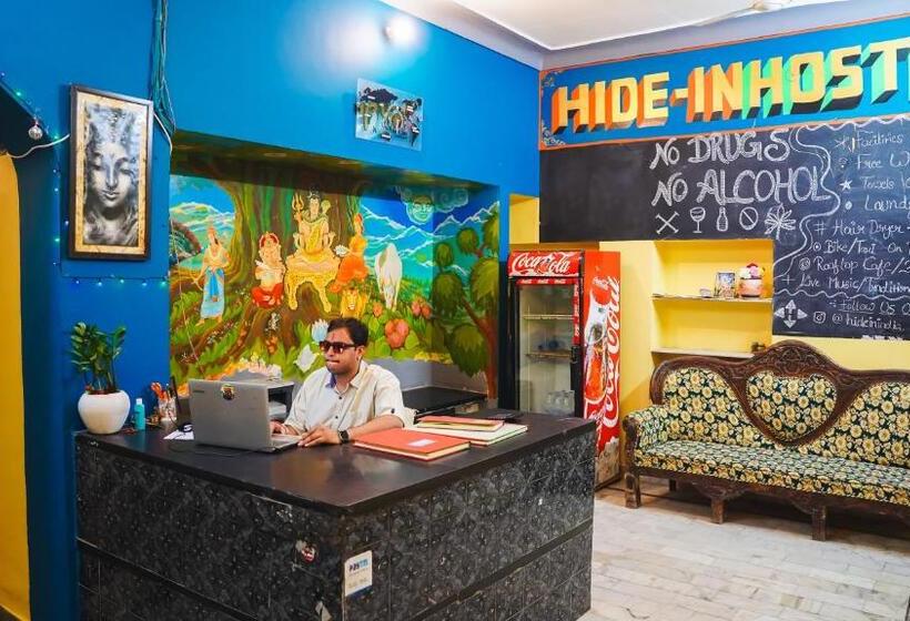 Vandrarhem Hide In Pushkar