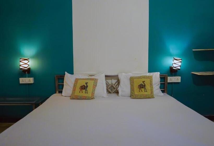 Vandrarhem Hide In Pushkar