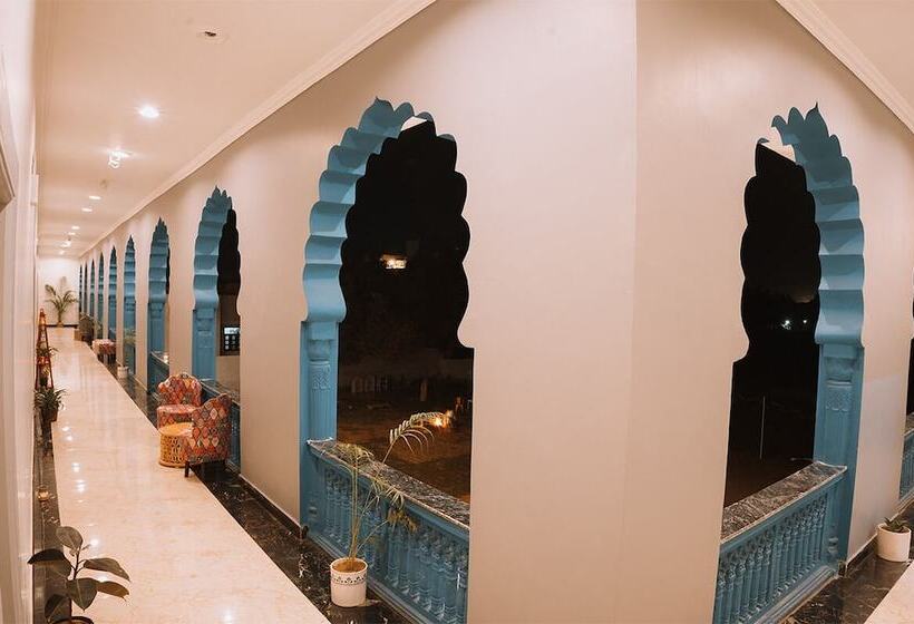 Vandrarhem Hide In Pushkar